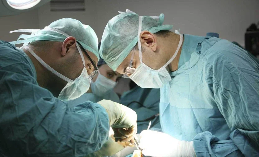 Close-up of surgical team in gowns performing procedure representing medical negligence and malpractice lawsuit