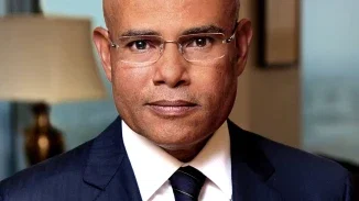 Personal injury attorney Robert Ross formal headshot portrait in navy suit and striped tie